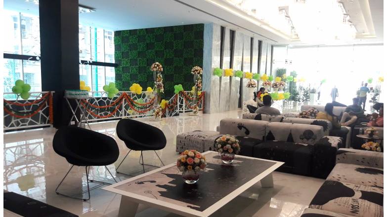 Clubhouse: Lobby Area